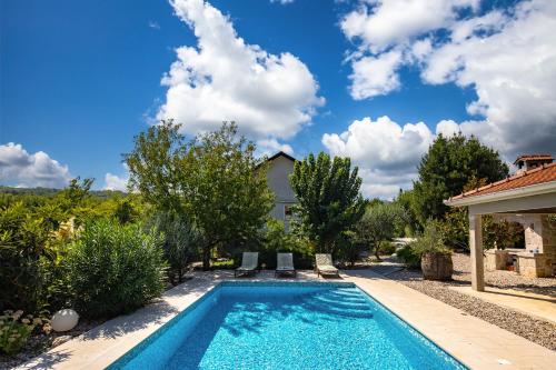 Skats, Holiday Home with Pool near Makarsk - Happy Rentals in Šumet