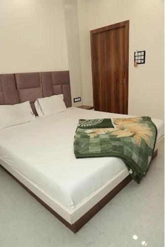 HOTEL M G Palace