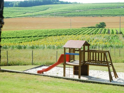 Luxurious Mansion in Saint-Preuil with Sauna - image 7