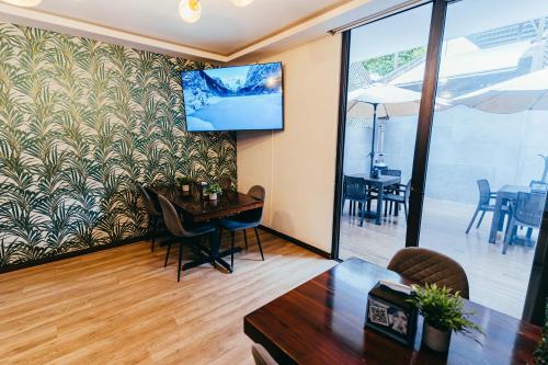 sala de TV, Hotel Villas Santander in Zona 10