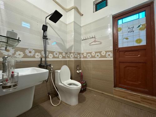 Time House - Tours & Motorbikes Rental - 화장실