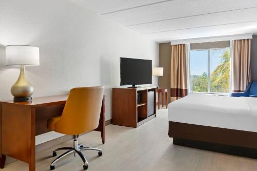 Comfort Inn & Suites Orlando North - main image