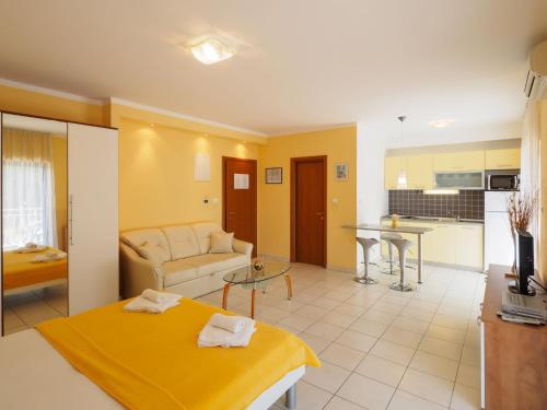 Apartment with Garden View image 6