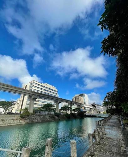 오키나와 본섬 hotel gala city only 5 mins to Kokusai Street 24 square meters room 3성급 호텔 외관