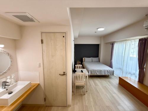 hotel gala city only 5 mins to Kokusai Street 24 square meters room