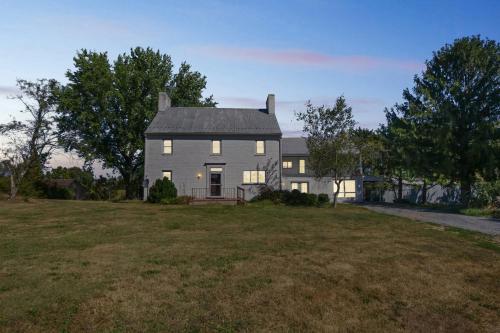 Peaceful Retreat with Scenic Surroundings home in Inwood (WV)