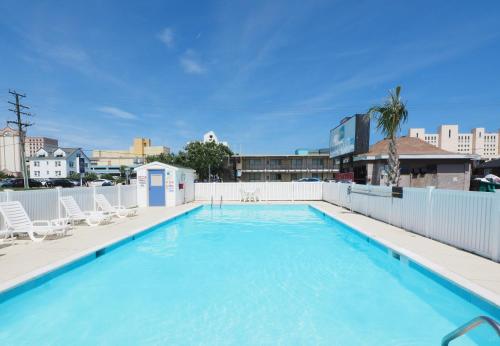 Seashire Inn & Suites - image 2