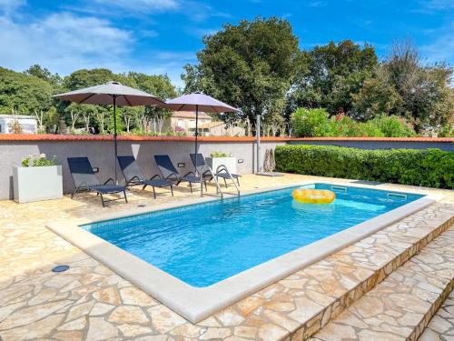 Villa Lara II with private pool – khách sạn tại Liznjan