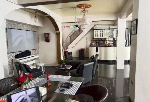 Your Little Resort, calm, secure, Manila (photo 10)