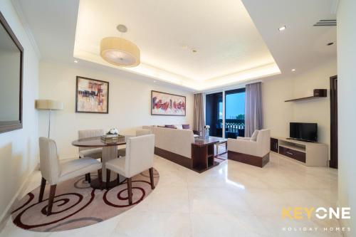 Spacious One Bedroom with Beach Access, Dubai