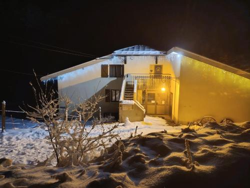 Les Etoiles de Bevy Gîte Lynx sauna privatif (Les Etoiles de Bevy Gite Lynx sauna privatif) in Septmoncel