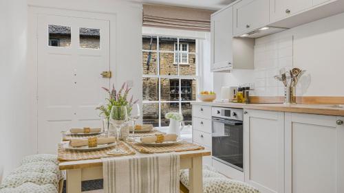 المرافق, Newly renovated 2-bed house in Lechlade with parking in Lechlade