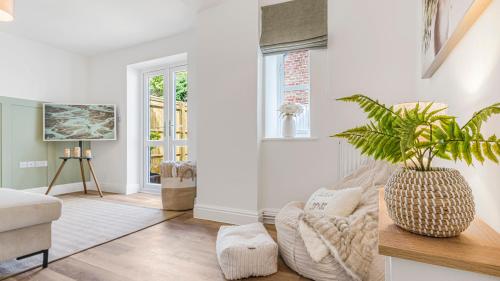 Newly renovated 2-bed house in Lechlade with parking in Lechlade