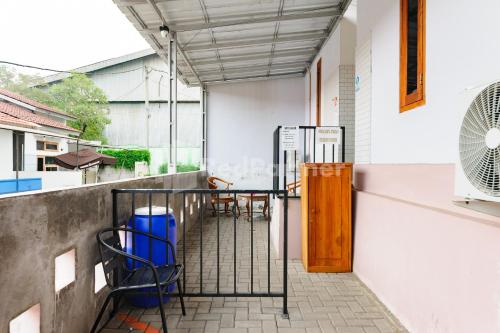 Exterior view, Wisma Radya Syariah RedPartner near RSU dr, Iqbali Taufan