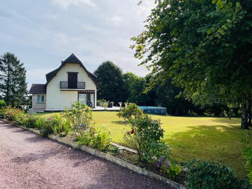Viesnīcas āriene, Gîte normand climatisé avec piscine privée (Gite normand climatise avec piscine privee) in Conde-sur-Seulles (Lower Normandy)