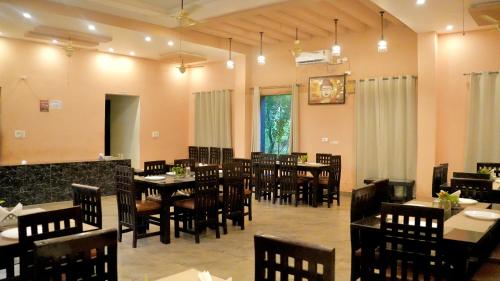 Restorāns, Kudrat Resort - Jim Corbett in Kotabagh