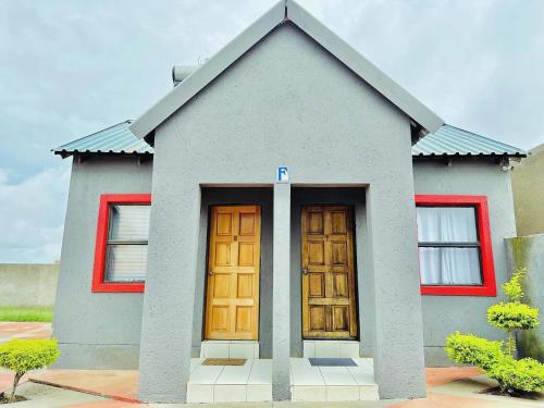 Dula Bonolo Lodge in Ngwaritsi