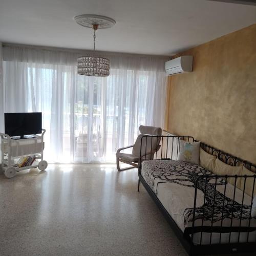 Appartement spacieux et lumineux, terrasse, parking, proche commodités - Location saisonnière - Toulon