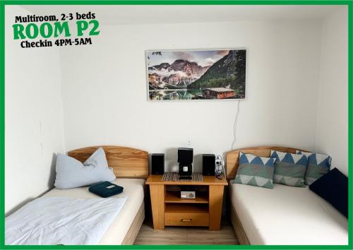 Deine Pension, Multi Room P2, 2-3 beds, 15qm, Check-in 4PM till 5AM in Creglingen, Deutschland
