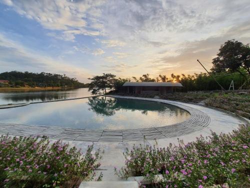 FIFTH SEASON RETREAT