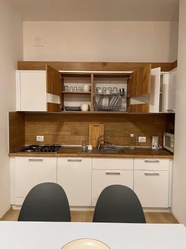 Kino Apartment, Tirana (photo 9)