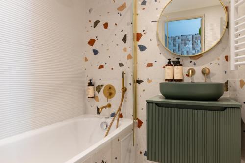 room detail thumbnail 2