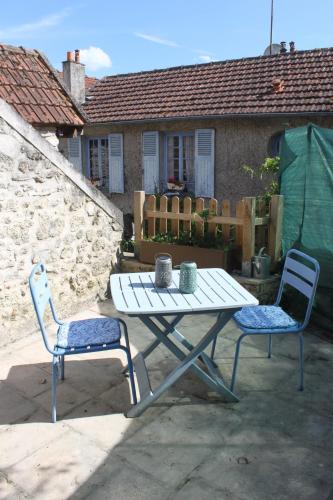 Erkély/terasz, Maison bleue in Beynes (Ile-de-France)
