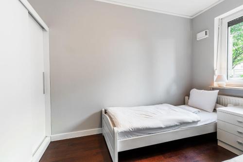 RentPlanet - Apartament Piękna z tarasem - image 4