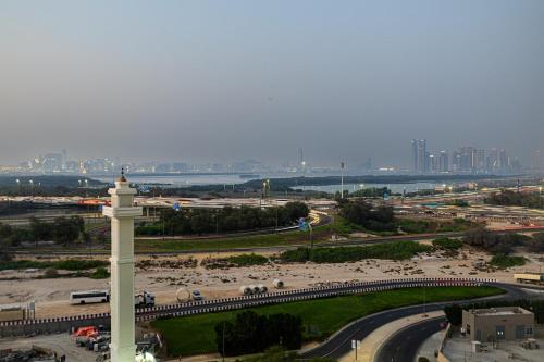 Chic Urban Escape Sobha Crest 1BR with Private Balcony, Dubái (foto 3)