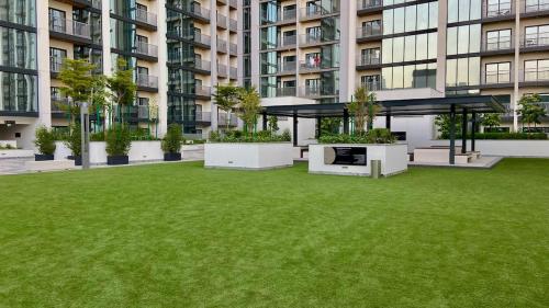 Chic Urban Escape Sobha Crest 1BR with Private Balcony, Dubái (foto 6)