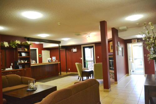 入口, 克里克鄉村酒店 (Village Creek Country Inn) in 索斯比 (AB)