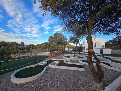 Golfpálya [saját], The White House in Cazalegas