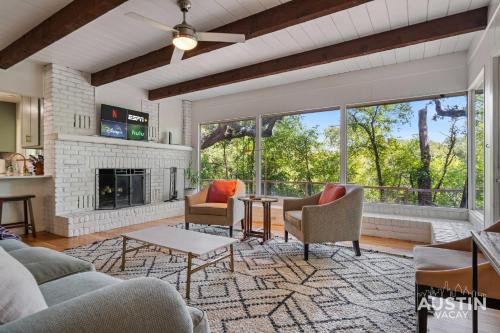 3BR 2BA w Yard 2 Grills and Firepit Near Q2 and Barr by Austin Vacay – khách sạn tại Tech Ridge Center