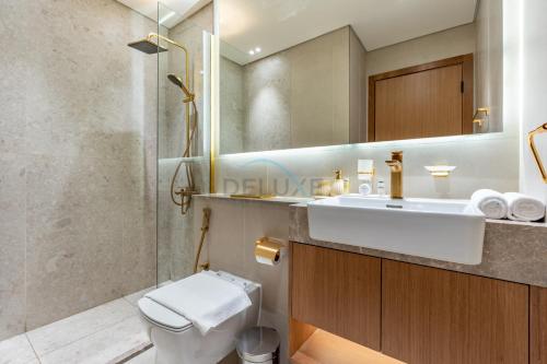 Near Gadaf Community Park, Few Minutes Walk to Circle Mall, Short Drive to Dubai Miracle Garden and Butterfly Garden - Binghatti Amber, JVC by Deluxe Holiday Homes, Dubai (foto 7)