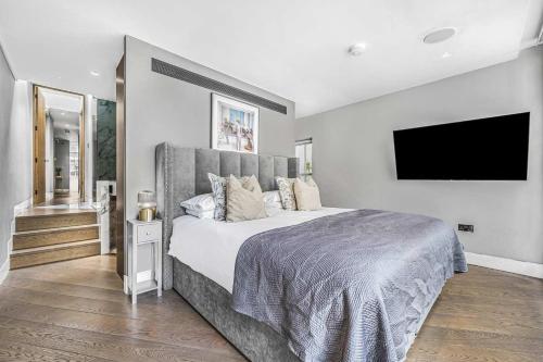 Refined 2-Bed Soho Apartment with AC - Sleeps 6, Londyn (zdjęcie 4)