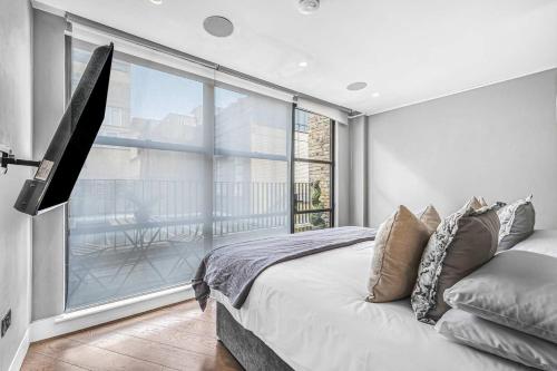 Refined 2-Bed Soho Apartment with AC - Sleeps 6, Londyn (zdjęcie 5)