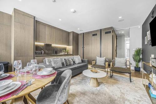 Refined 2-Bed Soho Apartment with AC - Sleeps 6, Londyn (zdjęcie 8)