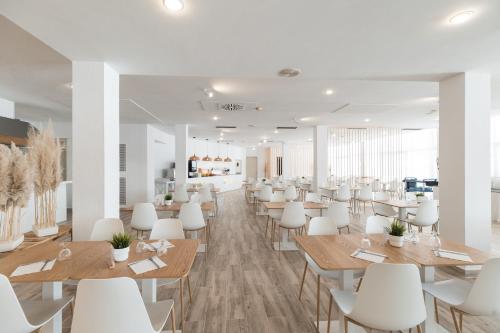 Restaurant, Beach Club Menorca in Minorca