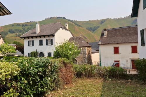Dārzs, Maison basque authentique à Larrau (Maison basque authentique a Larrau) in Larrau