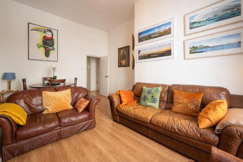 Elegant 2BD Flat Near Hampstead Heath - image 9