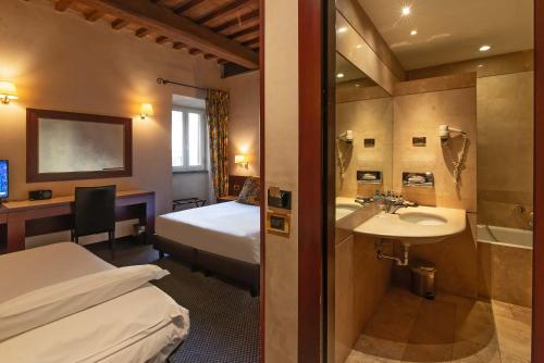 Hotel Accademia Room Type - Standard Quadruple Room