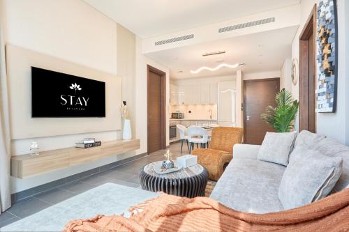STAY BY LATINEM Luxury 2BR Holiday Home CC 911 Near Burj Khalifa, Dubai