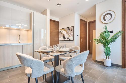 STAY BY LATINEM Luxury 2BR Holiday Home CC 911 Near Burj Khalifa, Dubai (Foto 5)