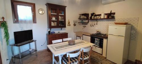 ห้องครัว, RUSTICO FRA IL VERDE E IL MARE a LIDO VALDERICE in วัลเดริเช