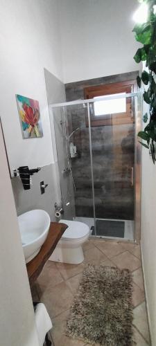 ฝักบัว, RUSTICO FRA IL VERDE E IL MARE a LIDO VALDERICE in วัลเดริเช