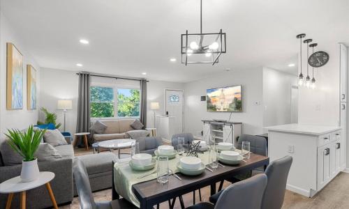 Upscale Old Town Views 3BD Lux