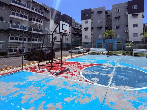 Playground, Mi casa es tu casa in Villa Mella