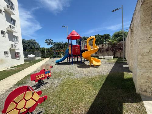 Playground, Mi casa es tu casa in Villa Mella