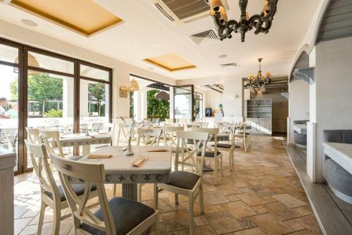 Oasis Beach Club 3