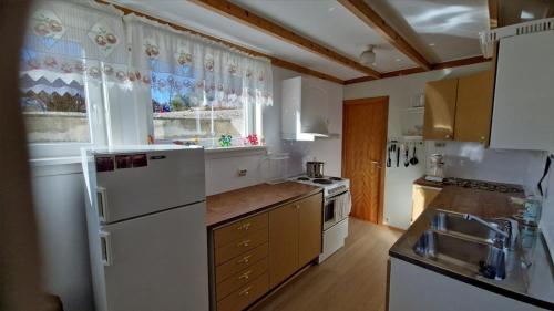 Apartment in peacefull surroundings in Adnavik